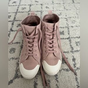 Universal Threads Hightops